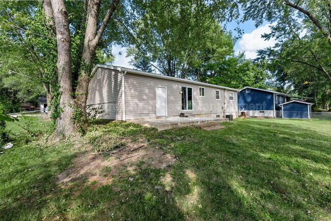Building Photo - 235 Midland Dr