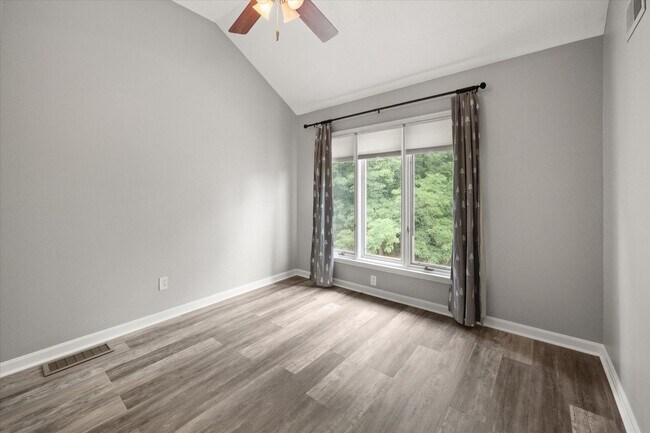 Building Photo - TownHouse In Prospect !