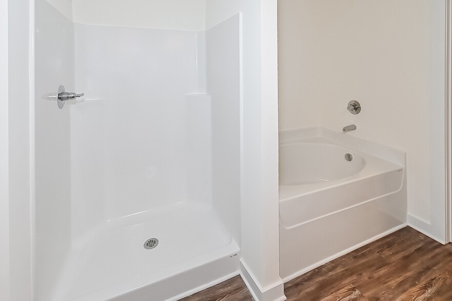 Building Photo - 120 The Heights Dr