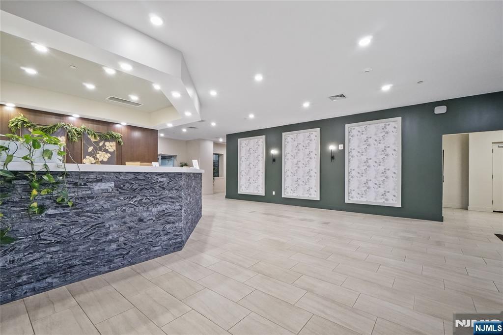 Building Photo - 69 Main St