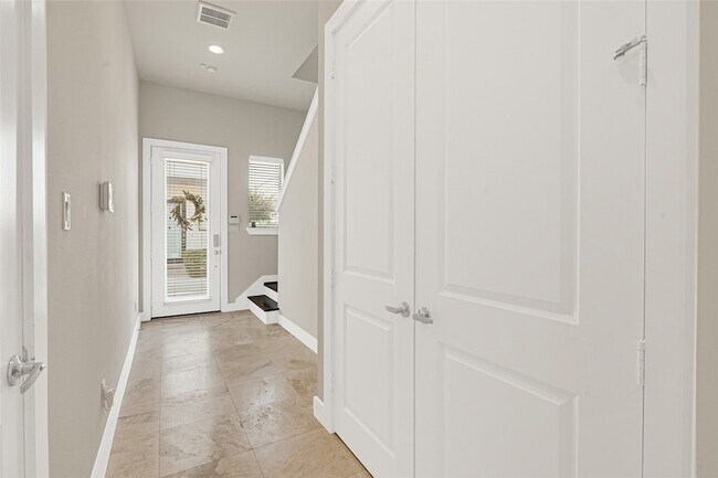 Building Photo - 72 N Hutcheson St