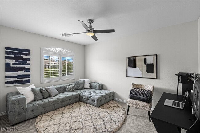 Building Photo - 275 Spectacular St