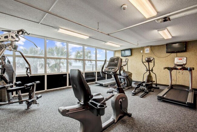 Building Photo - 1321 S Ocean Blvd