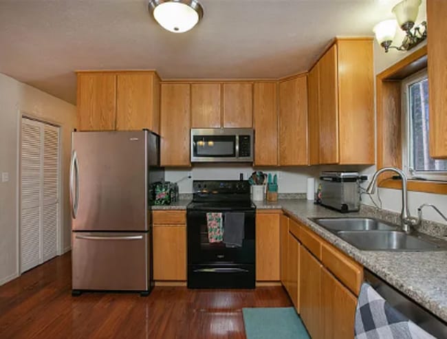 Building Photo - Spacious home in North Pole / 2 Car Garage