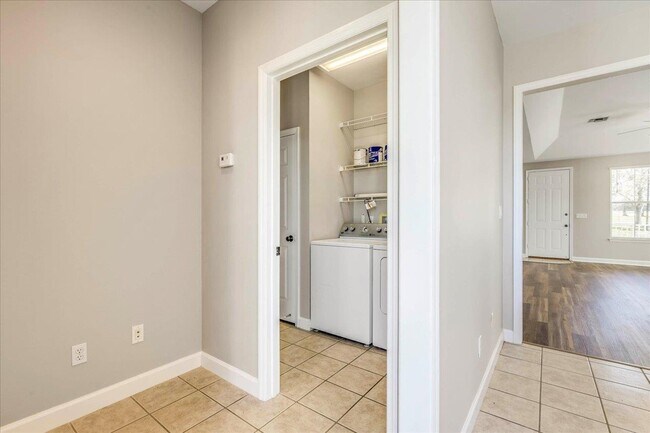 Building Photo - 3570 Four Oaks Blvd