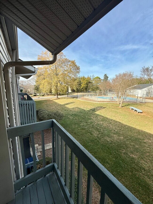Building Photo - ONE MONTH RENT FREE Fully Renovated 2 Bed, 2 Bath Condo in South Charlotte