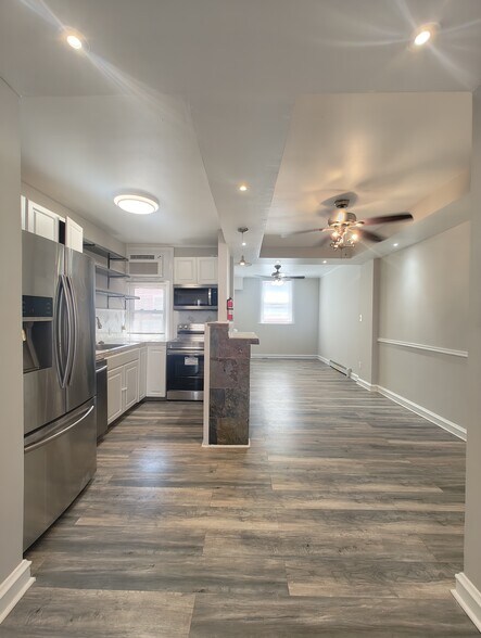 Kitchen/ Dining area - 1624 E Mayland St