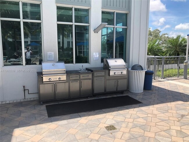 Building Photo - 300 S Australian Ave