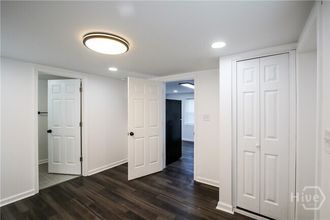 Building Photo - 1904 E 51st St