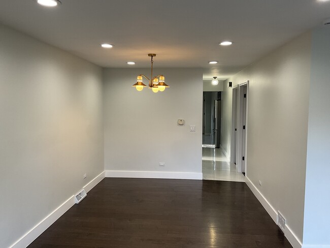 Building Photo - 566 N Howard Ave