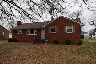 Building Photo - All brick rancher close to White Oak Mall and Richmond International Airport