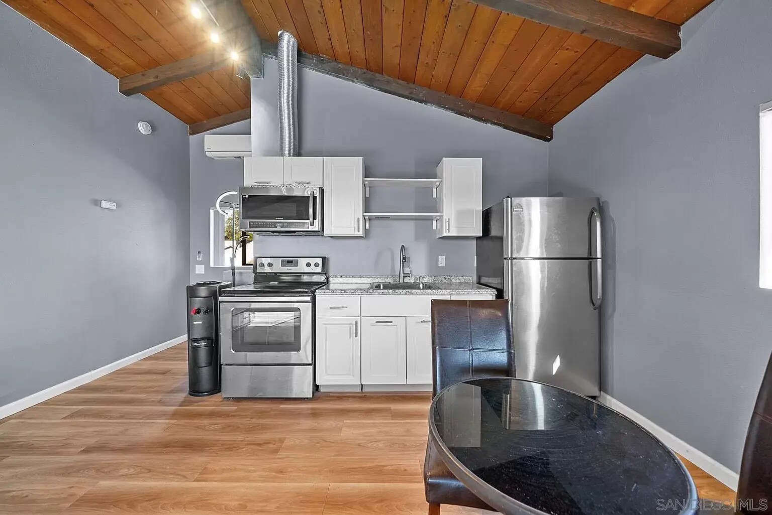 Full Kitchen - 1827 Sonoma Ln