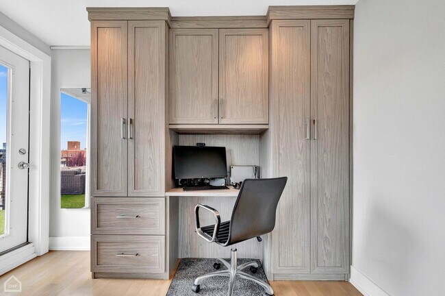 Building Photo - 1312 W Madison St