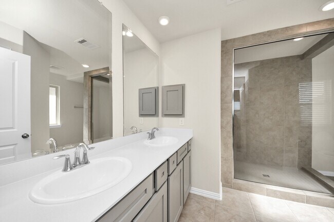 Building Photo - 1635 Ryon Falls Dr