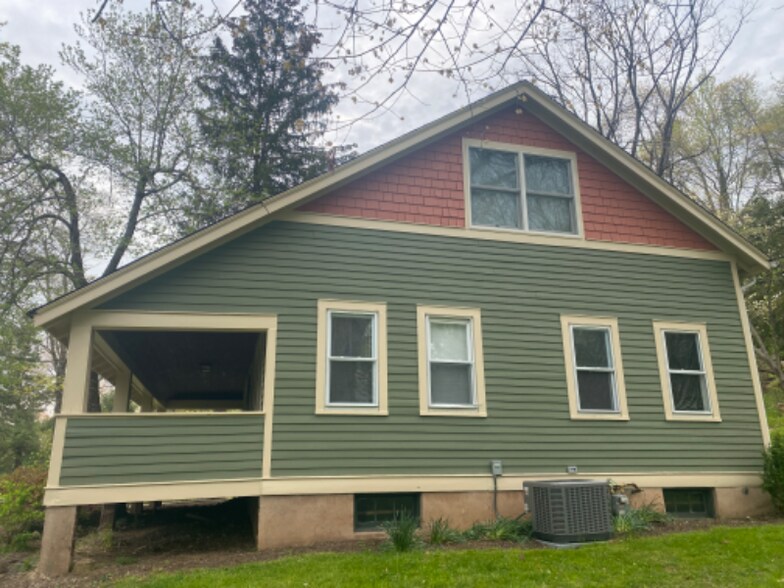 Building Photo - 137 Mountain Ave