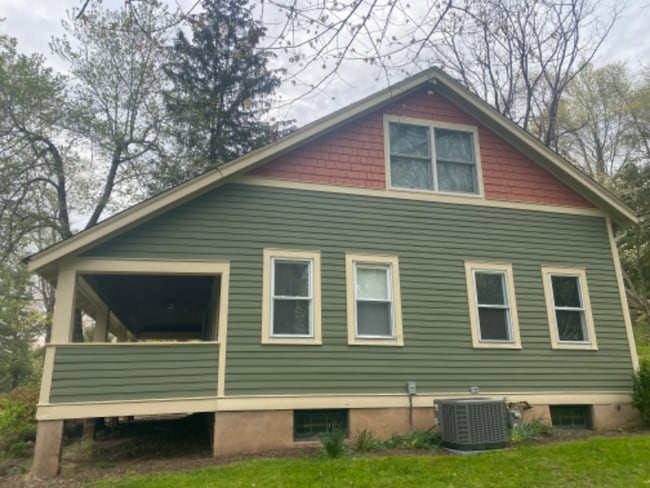 Building Photo - 137 Mountain Ave