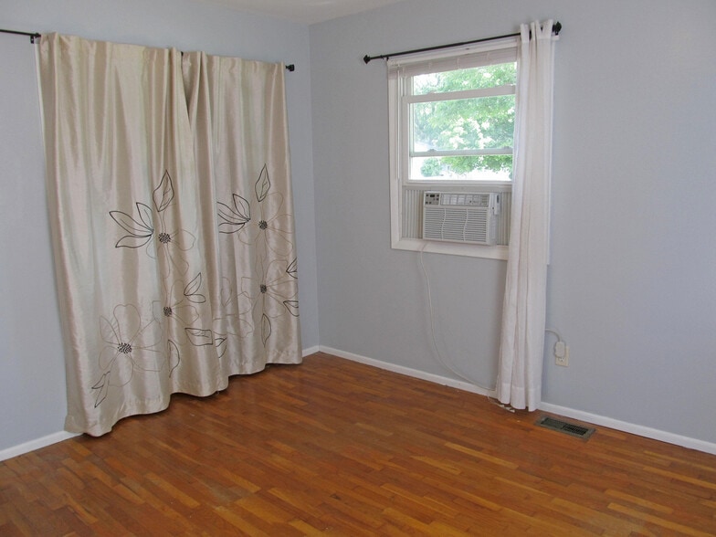 Building Photo - 4732 Westfield Ave