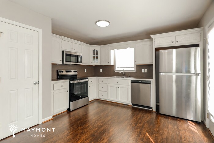 Building Photo - 694 S Hillcrest Rd