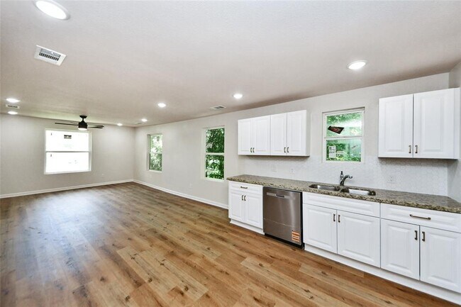 Building Photo - 2804 Bringhurst St