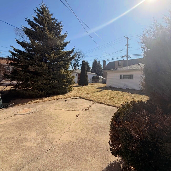 Building Photo - 3857 W 51st St