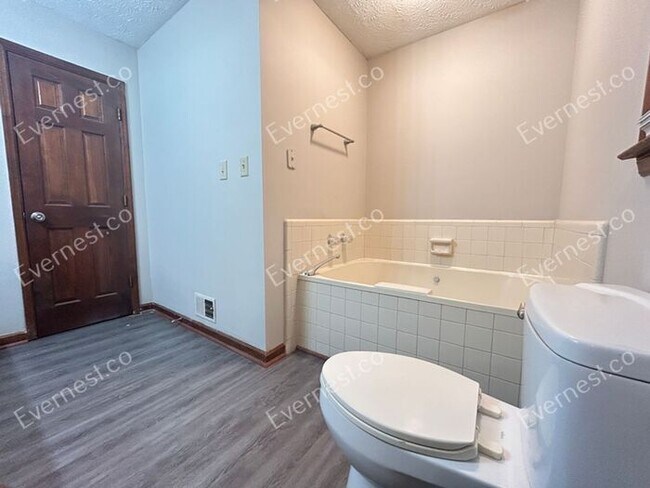 Building Photo - 170 Olde Oak Dr