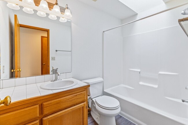 Building Photo - Duplex - 2 bedroom 2 bath