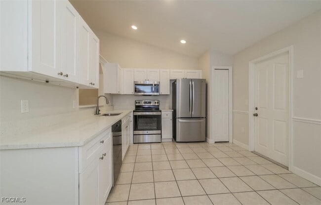 Building Photo - 3919 SE 2nd Pl