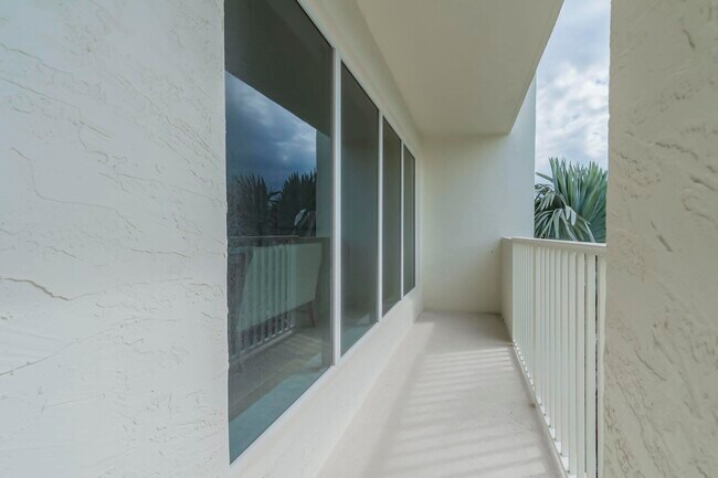 Building Photo - 4301 N Ocean Blvd