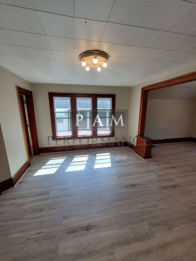 Building Photo - 1120 S 56th St