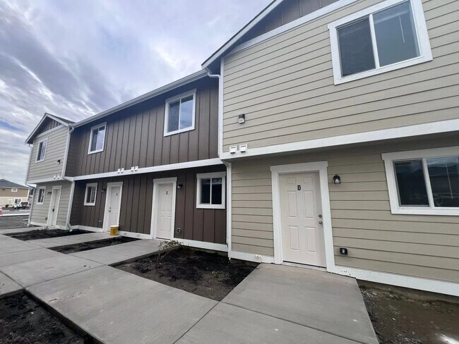 Building Photo - 677 Cook Rd