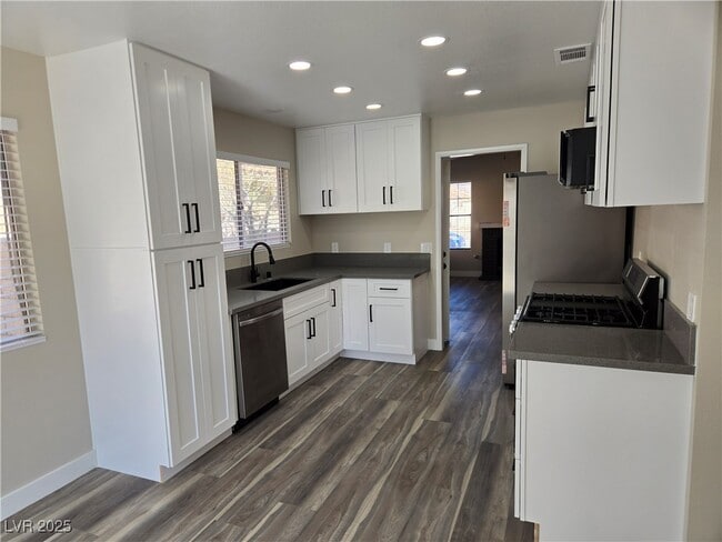 Building Photo - 4719 Cosley Dr