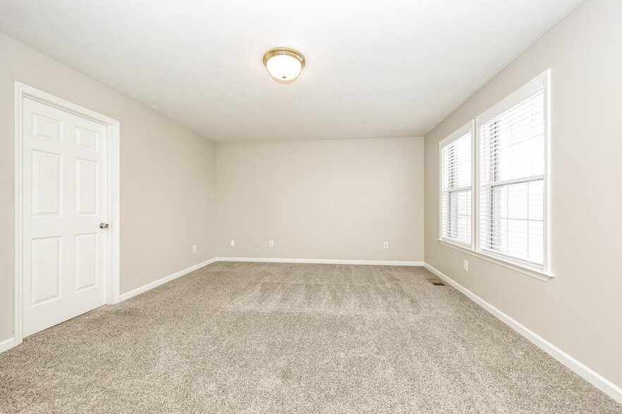 Building Photo - 906 Tal Ln