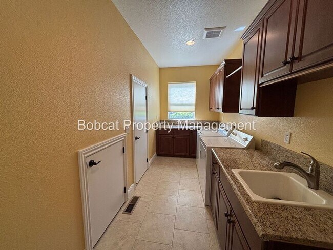 Building Photo - 1360 Turner Ct