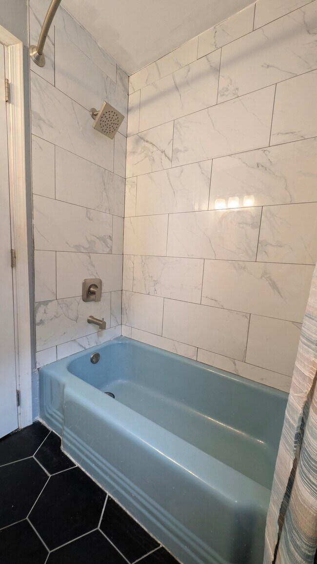 Building Photo - 7038 Valley Ave