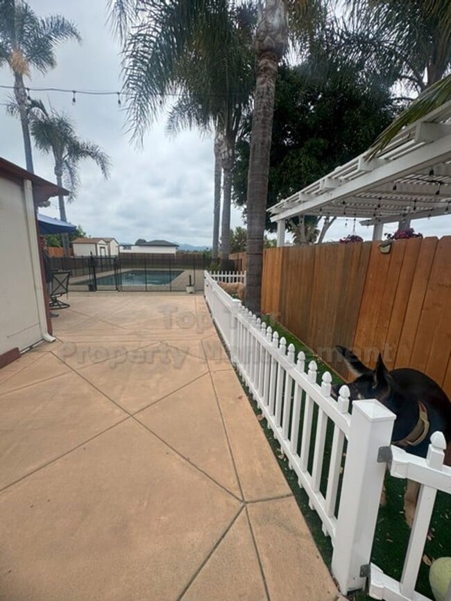 Building Photo - Beautiful Vista Home 3 bed / 3 bath / 1957...