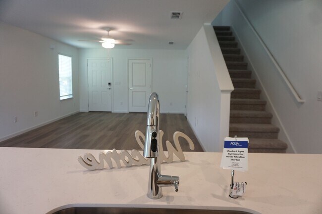 Building Photo - 6095 Falcon Gate Ln