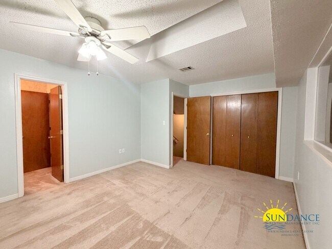 Building Photo - 946 Ashley Ln