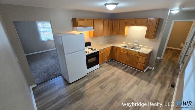 Building Photo - Gorgeous 3 Bedroom 1 Bath Ranch in Sevenhills