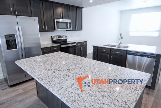 Building Photo - 1042 W 430 S