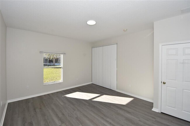 Building Photo - 4 Lynn Pl