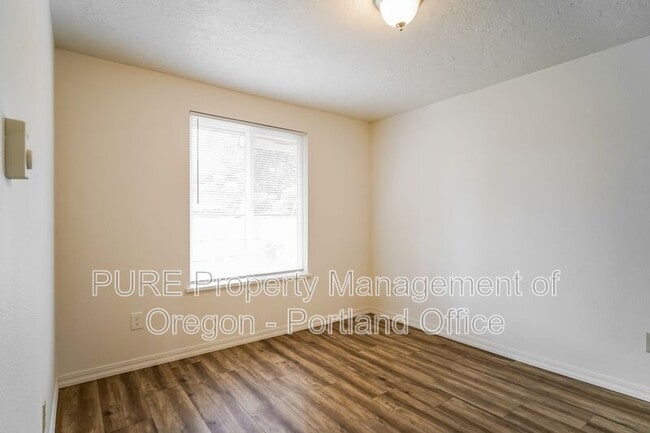 Building Photo - 8590 SE 72nd Ave