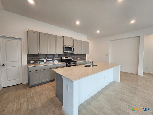 Building Photo - 5923 Corsicana Cv