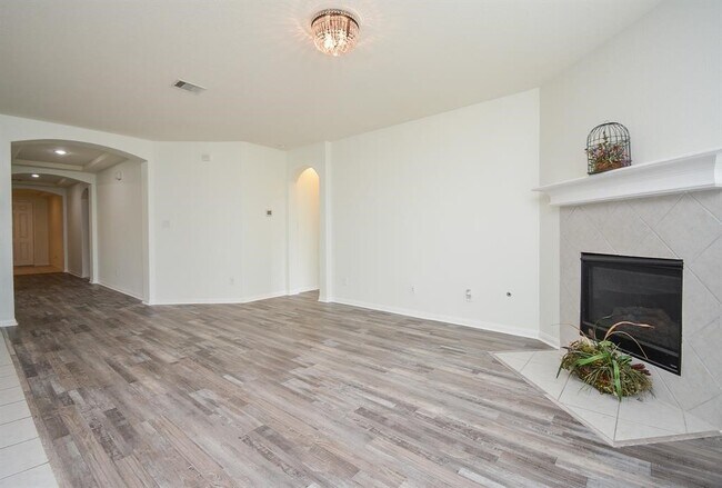 Building Photo - 22211 Weller Oaks Dr