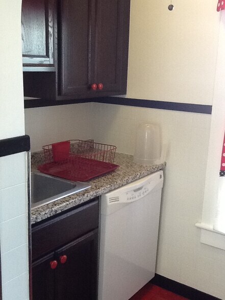 Dishwasher too! - 87 Water St