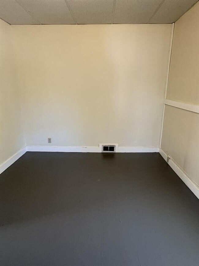 Building Photo - 56 Park St