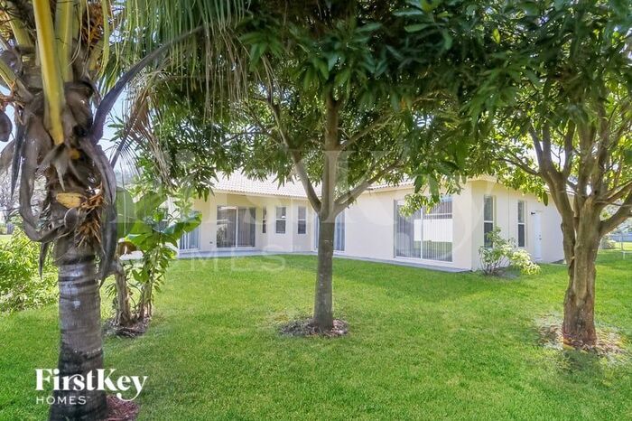 Building Photo - 562 SW Dairy Rd