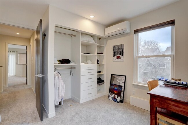 Building Photo - Stunning Remodeled Townhome in North Boulder