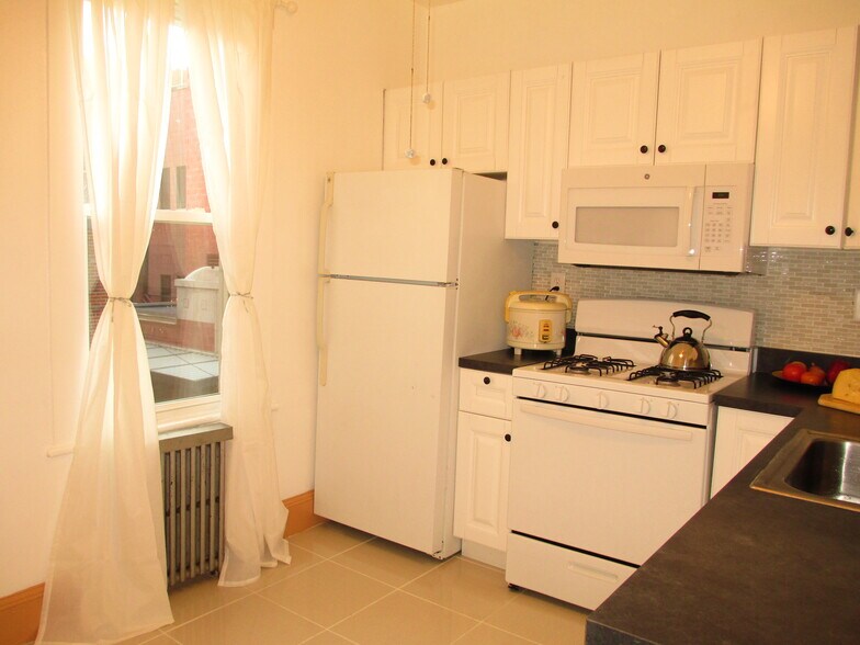 Building Photo - 855 Pavonia Ave