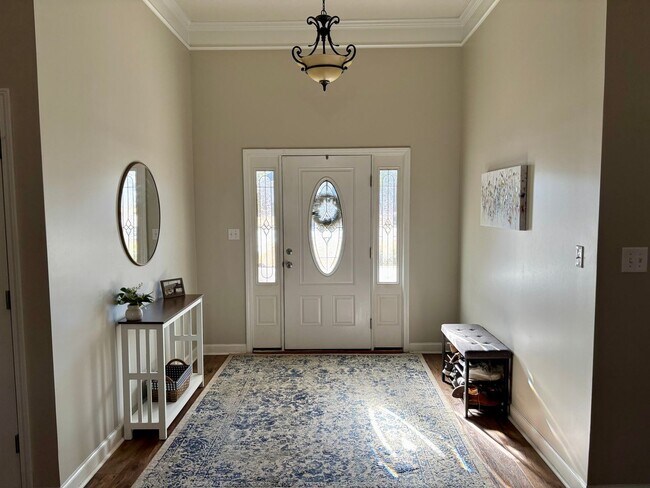 Building Photo - Spacious 4BR Home with Fireplace, Screened Porch & Privacy-Fenced Yard