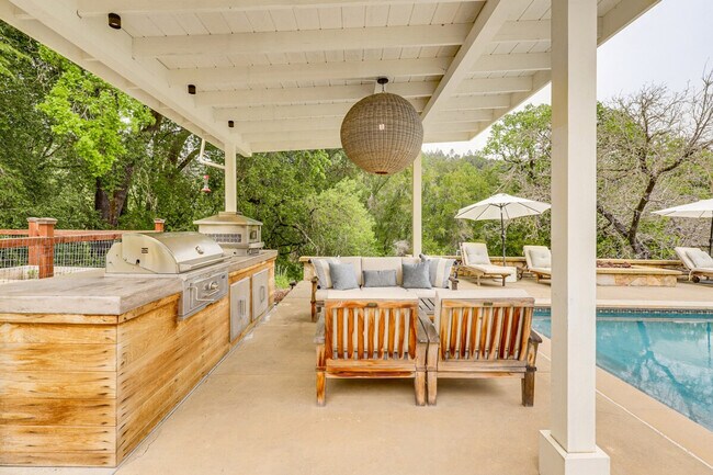 Building Photo - 6256 Dry Creek Rd